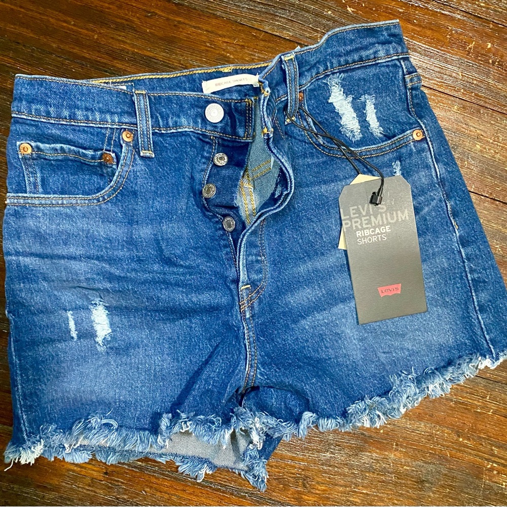Levi's NWT Ribcage Distressed Jean Shorts